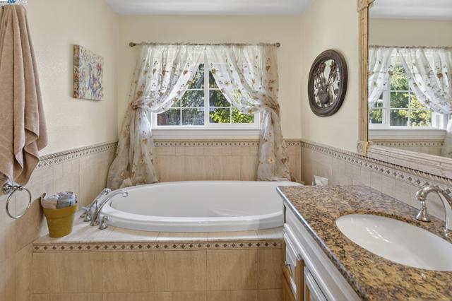 368 Beverly St, Livermore CA: https://media.crmls.org/mediaz/b6417b33-3a03-44f4-80a6-71da768fa8a2.jpg