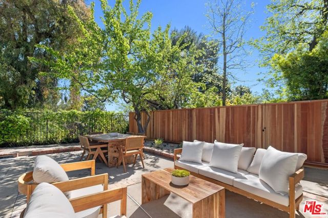 3018 Nicada Drive, Los Angeles CA: https://media.crmls.org/mediaz/b6417c5d-9ae8-404c-921d-e027cd2a23e8.jpg