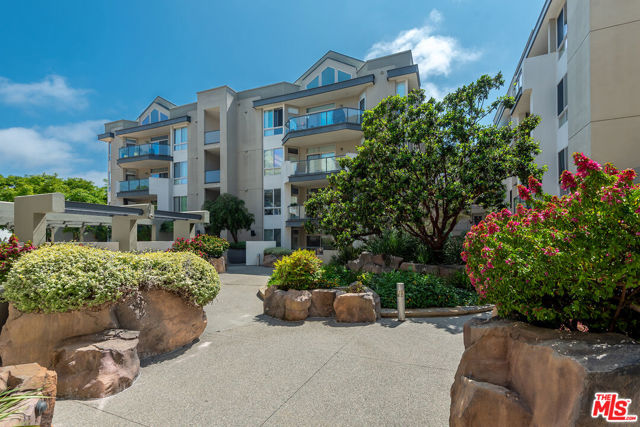 13044 Pacific, Playa Vista CA: https://media.crmls.org/mediaz/b64200ce-98e0-4e6a-b667-e7883119b1bb.jpg