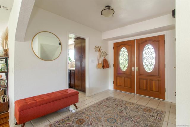 28628 Mountain Meadow Rd, Escondido CA: https://media.crmls.org/mediaz/b64208f3-7d33-4ab5-b8c3-af9974e21f31.jpg