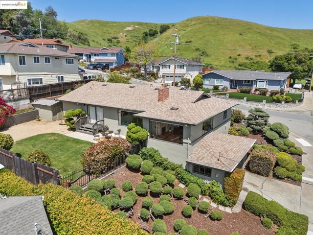 8499 Aster Ave, Oakland CA: https://media.crmls.org/mediaz/b642736a-fccc-4493-a1db-4ef3c6c9992d.jpg