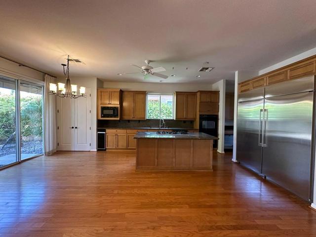 40589 Palm Court, Palm Desert CA: https://media.crmls.org/mediaz/b6429075-4e4c-49f1-8486-2c80e28d4cba.jpg
