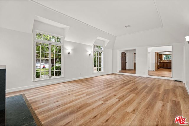 512 North Elm Drive photo 8