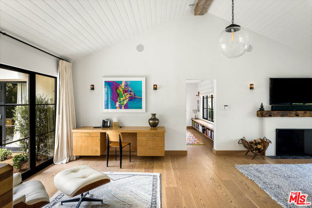 28837 Grayfox Street, Malibu CA: https://media.crmls.org/mediaz/b6432abc-832e-43c8-806a-5204ddee6d9a.jpg