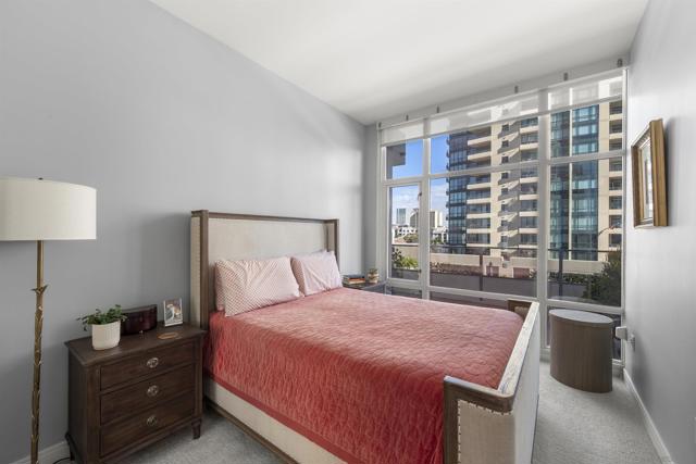 550 Front St, San Diego CA: https://media.crmls.org/mediaz/b64356a6-49f8-4fce-8a28-714b515f16b6.jpg