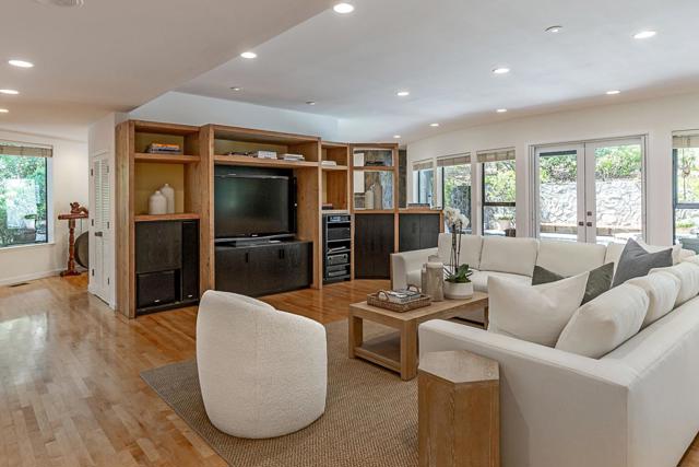 3 Oak Forest Court, Portola Valley CA: https://media.crmls.org/mediaz/b6436848-b2c9-453a-b233-f676e2b896a8.jpg