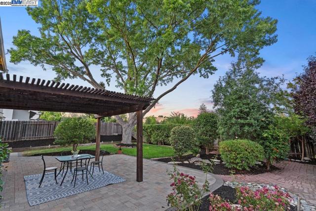 6649 Waverly Rd, Martinez CA: https://media.crmls.org/mediaz/b6445a64-0693-4d35-ab68-0c8a73eaeaa2.jpg