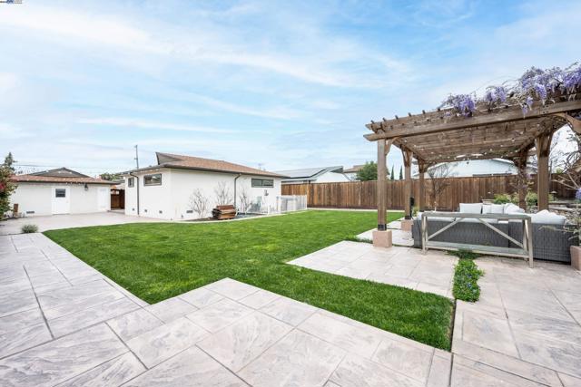 1338 Thais Ln, Hayward CA: https://media.crmls.org/mediaz/b644c3f8-31dd-4558-8056-2ed1afee28af.jpg
