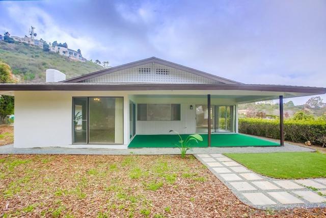 7255 Via Capri, La Jolla CA: https://media.crmls.org/mediaz/b644d53f-d7de-4e14-a74b-b8e6671b1e60.jpg