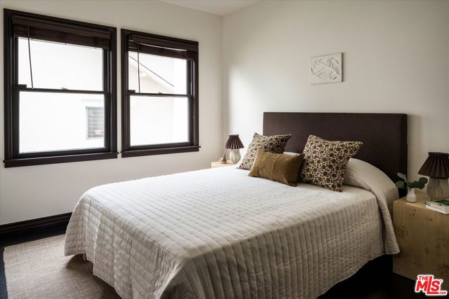 4189 Holly Knoll Drive, Los Angeles CA: https://media.crmls.org/mediaz/b645f58d-7b68-40a1-bf38-0184886fd21f.jpg