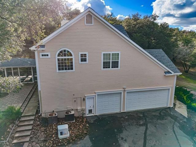 3591 Deer lake Park Rd, Julian CA: https://media.crmls.org/mediaz/b646386a-5bd9-44da-bbf5-abccdd9e8007.jpg