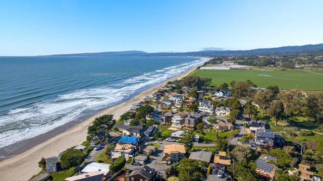 1 Gray Way, Watsonville CA: https://media.crmls.org/mediaz/b6463abd-9029-4371-9a2f-51ce4e5e2a76.jpg