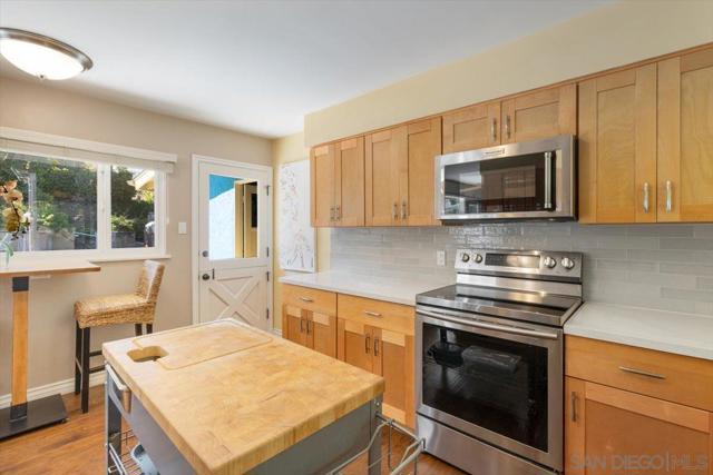 1131 Vale Terrace Dr, Vista CA: https://media.crmls.org/mediaz/b6465035-8c85-4082-a696-8f4e0372d298.jpg