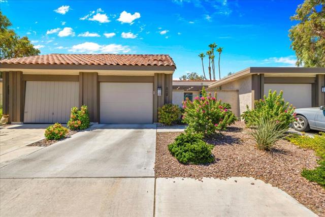 1901 Paseo Pelota, Palm Springs CA: https://media.crmls.org/mediaz/b6467660-27ac-4bc0-81d3-9e032a3a6f7f.jpg