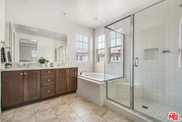 20659 W Beech Circle, Porter Ranch CA: https://media.crmls.org/mediaz/b646ae3e-bf58-43c6-8092-4792c69ca36f.jpg