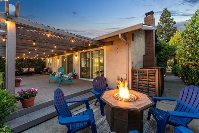 553 Saint George Rd, Danville CA: https://media.crmls.org/mediaz/b6476583-7ebc-4989-9602-840222c4b8f8.jpg