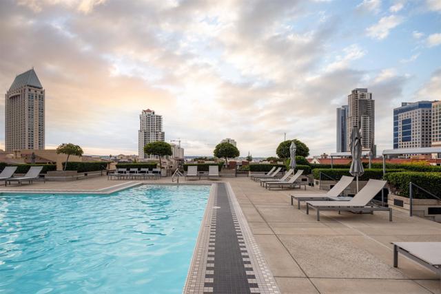 700 Front St, San Diego CA: https://media.crmls.org/mediaz/b6483b5d-468b-413f-ab09-cbd4b5469bd8.jpg