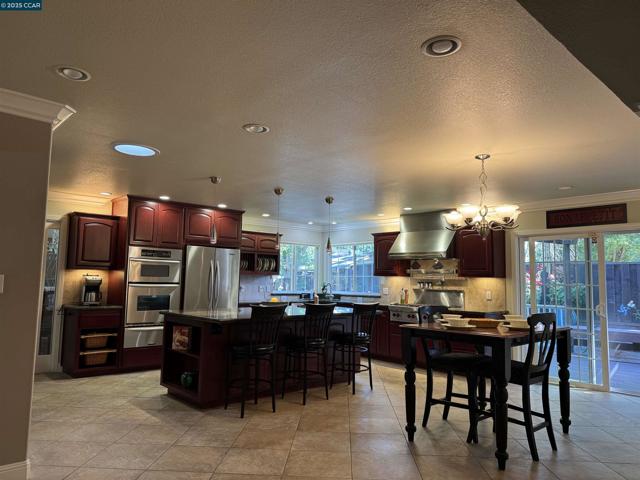 898 Luxury Dr, Concord CA: https://media.crmls.org/mediaz/b648bd7e-5de5-4bdb-9d1b-c596d01b2552.jpg