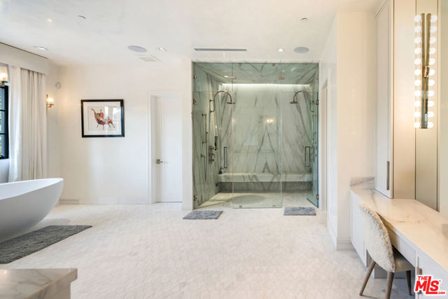 11753 Wetherby Lane, Los Angeles CA: https://media.crmls.org/mediaz/b648f352-c224-440d-8731-6b6fd512c271.jpg