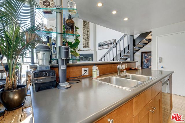 Image 7 of 58 For 14 Mast Street