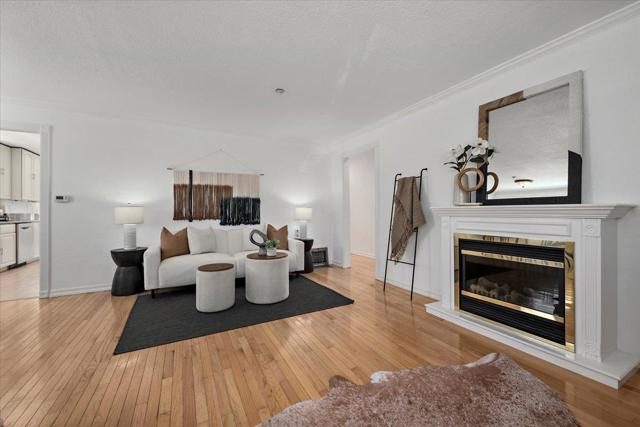 20 S Kingston Street, San Mateo CA: https://media.crmls.org/mediaz/b649ab2d-6b41-4d53-8021-1069c97e7000.jpg