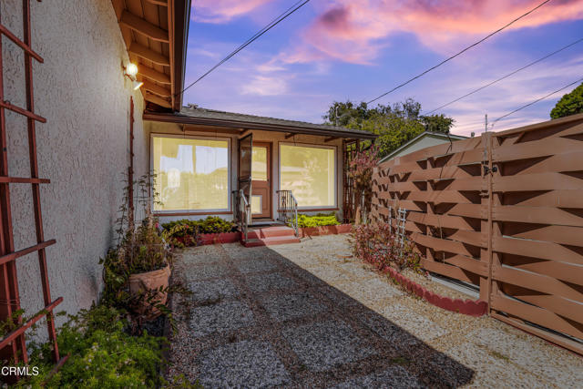 2694 Dawson Avenue, Ventura CA: https://media.crmls.org/mediaz/b649f357-7125-438a-a0e0-6c03a506c604.jpg