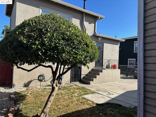 1937 87th Avenue, Oakland CA: https://media.crmls.org/mediaz/b64a2cce-2f8a-438b-8e77-553d98d4dfc0.jpg