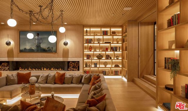 1039 Wallace, Beverly Hills CA: https://media.crmls.org/mediaz/b64a2f7a-b46e-4042-9c2a-a73b166e8f32.jpg