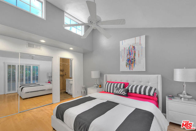 5920 Chula Vista Way, Los Angeles CA: https://media.crmls.org/mediaz/b64bfa45-5377-495f-ac33-349944ead775.jpg