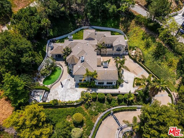 732 Saint Katherine Drive, La Canada Flintridge CA: https://media.crmls.org/mediaz/b64c0c22-3c10-49c6-b1dc-43834d082514.jpg
