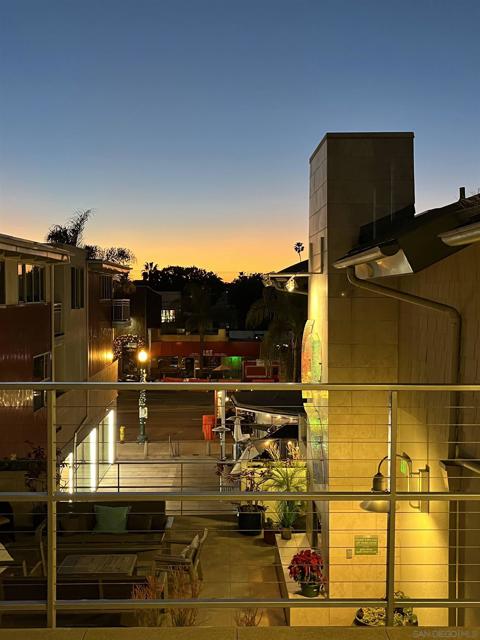 687 S Coast Highway, Encinitas CA: https://media.crmls.org/mediaz/b64c6fff-faed-420c-a3c5-51dfe684cadf.jpg