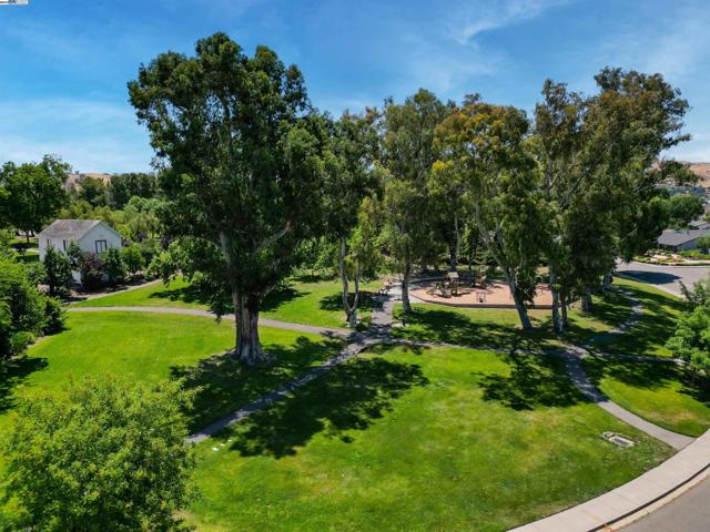 1492 Windsor Way, Livermore CA: https://media.crmls.org/mediaz/b64c81f6-4d89-42e2-8483-9079f6e5a62c.jpg