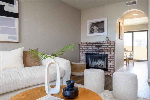 2355 Beach Boulevard, Pacifica CA: https://media.crmls.org/mediaz/b64cd468-bb66-405c-8e55-854af2f8bc0a.jpg