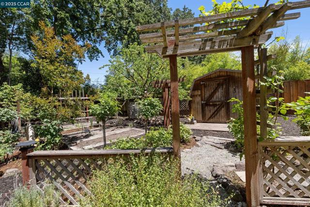 312 Soule Ave, Pleasant Hill CA: https://media.crmls.org/mediaz/b64ce6f3-16cd-4c5d-8aee-819754c3160d.jpg