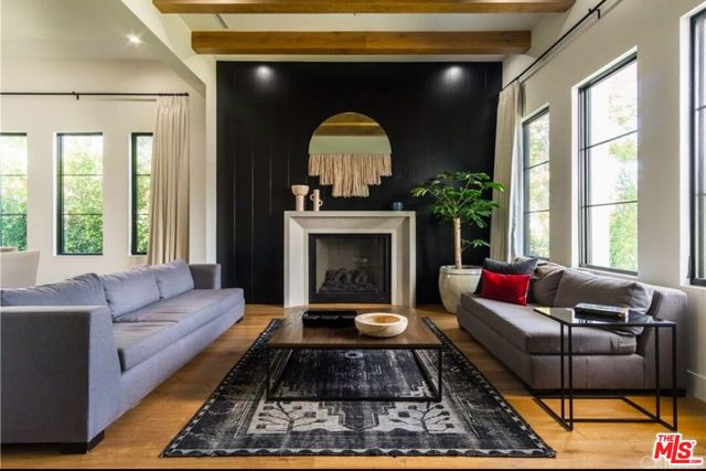 5107 Gaynor Avenue, Encino CA: https://media.crmls.org/mediaz/b64d24b1-3a51-4b82-b86b-12ed7ac2be0e.jpg