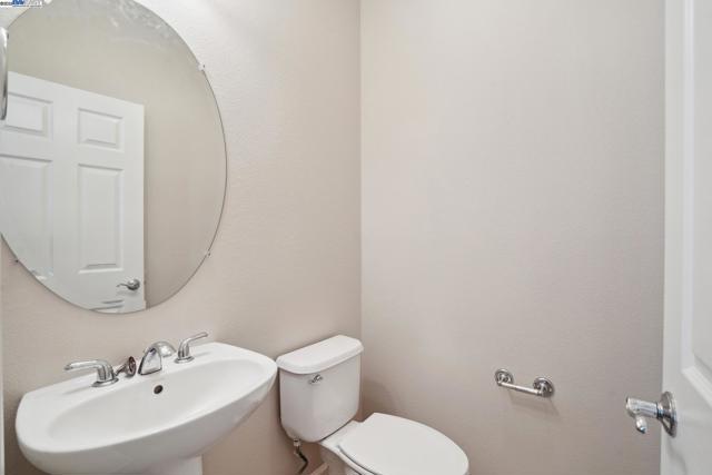 4225 Clarinbridge Cir, Dublin CA: https://media.crmls.org/mediaz/b64d45a1-8d04-49db-bf96-a9020702dfb1.jpg