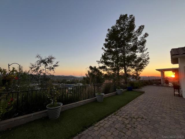 2334 Columbine Dr, Alpine CA: https://media.crmls.org/mediaz/b64d9e9d-0278-493a-9ccd-f0760bac0252.jpg
