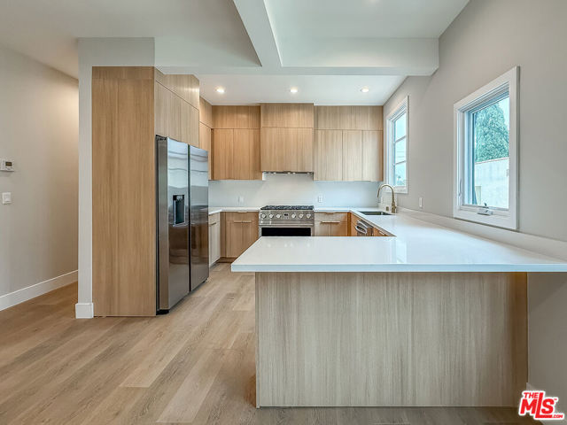 150 N Arnaz Drive, Beverly Hills CA: https://media.crmls.org/mediaz/b64ea9e5-eda0-4cb2-88f3-5b51e224ae84.jpg