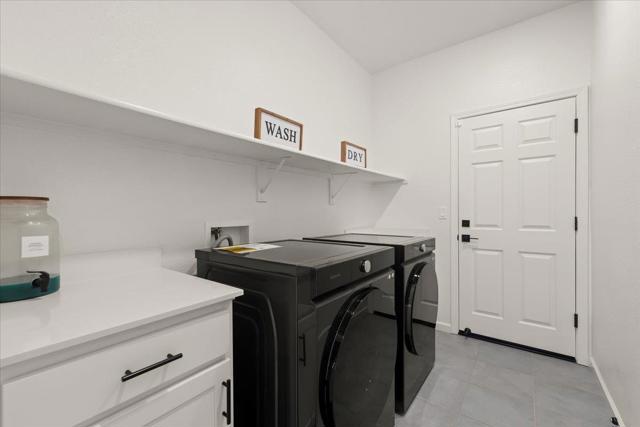 829 Crow Creek Circle, Galt CA: https://media.crmls.org/mediaz/b64f542c-fd1e-4e77-9f3d-bb68b14cfb0b.jpg