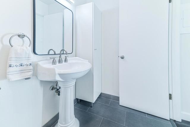 1919 Alameda De Las Pulgas, San Mateo CA: https://media.crmls.org/mediaz/b6500dab-e0d0-413f-a832-580d0dfc5109.jpg