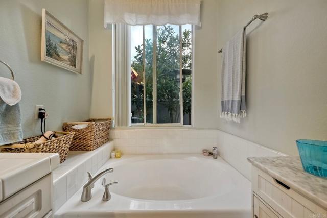 6707 Ketch Way, Carlsbad CA: https://media.crmls.org/mediaz/b6506041-3a4c-45fe-a576-167f0b8f53b0.jpg