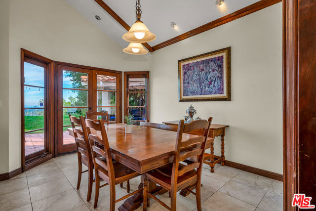 6024 Woodland View Drive, Woodland Hills CA: https://media.crmls.org/mediaz/b65089e2-c932-483c-ac85-db63d24039f9.jpg