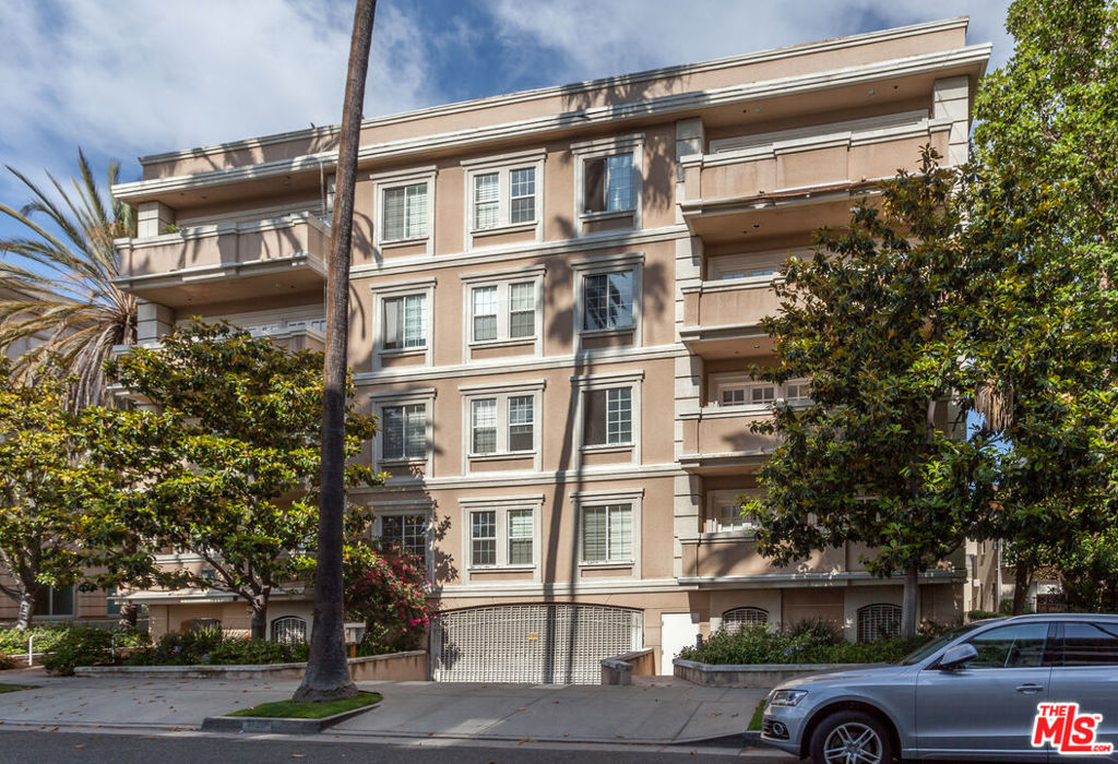 120 S Palm Drive #203