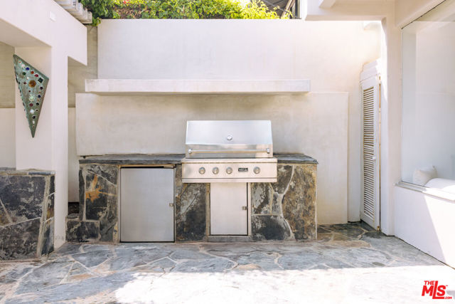 23614 Malibu Colony Road, Malibu CA: https://media.crmls.org/mediaz/b650f490-b418-44a2-999f-f36e00d45c52.jpg