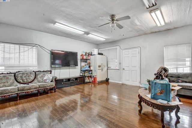 1506 52nd Ave, Oakland CA: https://media.crmls.org/mediaz/b65191ad-9fe5-49e2-817a-4a2b984a2ca2.jpg