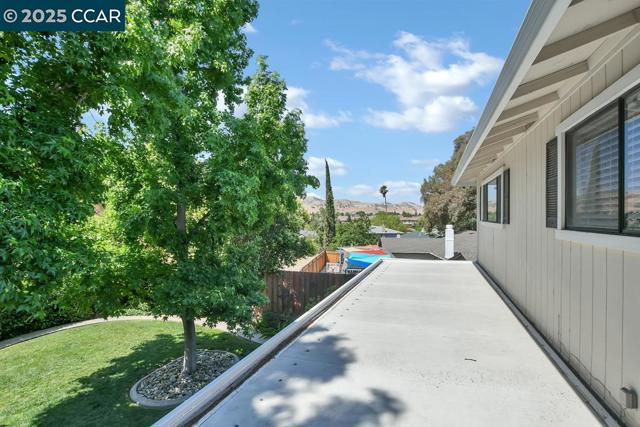 308 Bluerock Drive, Antioch CA: https://media.crmls.org/mediaz/b651934e-636f-49e1-8e4f-59668d015aa5.jpg