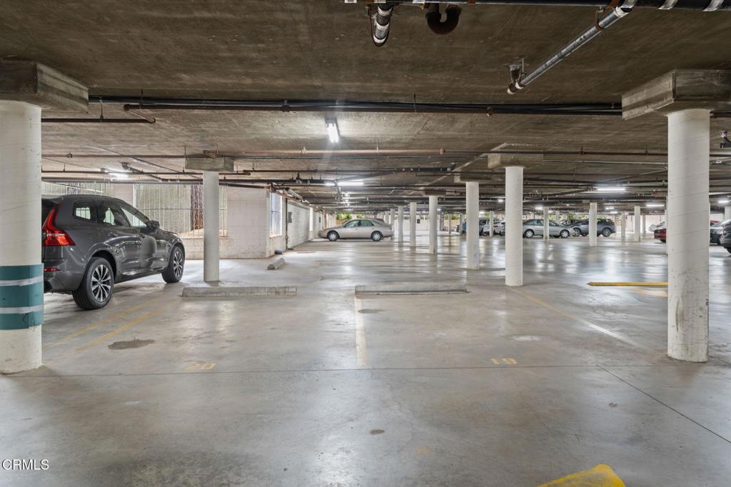 https://media.crmls.org/mediaz/b651dcb5-3fe3-46c8-85b5-f98827c0a910.jpg?preset=X-Large