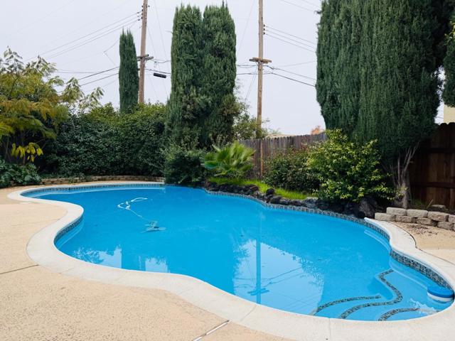 1100 Terra Way, Roseville CA: https://media.crmls.org/mediaz/b6520264-e736-4a02-b6c9-f3a229e1776f.jpg