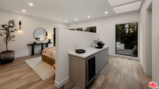Drew Fenton | 505 Barrington Avenue Los Angeles CA | MLS: 7255319