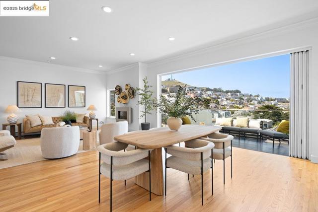 678 Clipper St, San Francisco CA: https://media.crmls.org/mediaz/b6525ef4-2031-4371-ac3a-83004737fc53.jpg